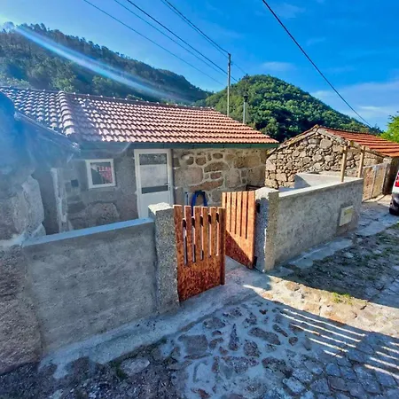 Casa Ti' Beites, No Santuario De Nossa Senhora Da Peneda * اركوس دي فالديفيز